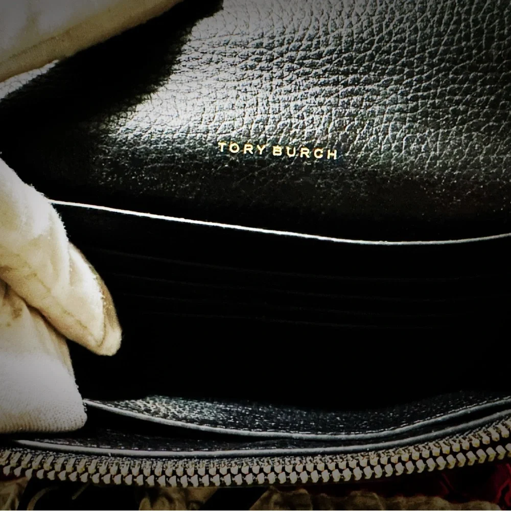 Tory Burch Elegant Black Leather Crossbody Bag - Picture 15 of 17